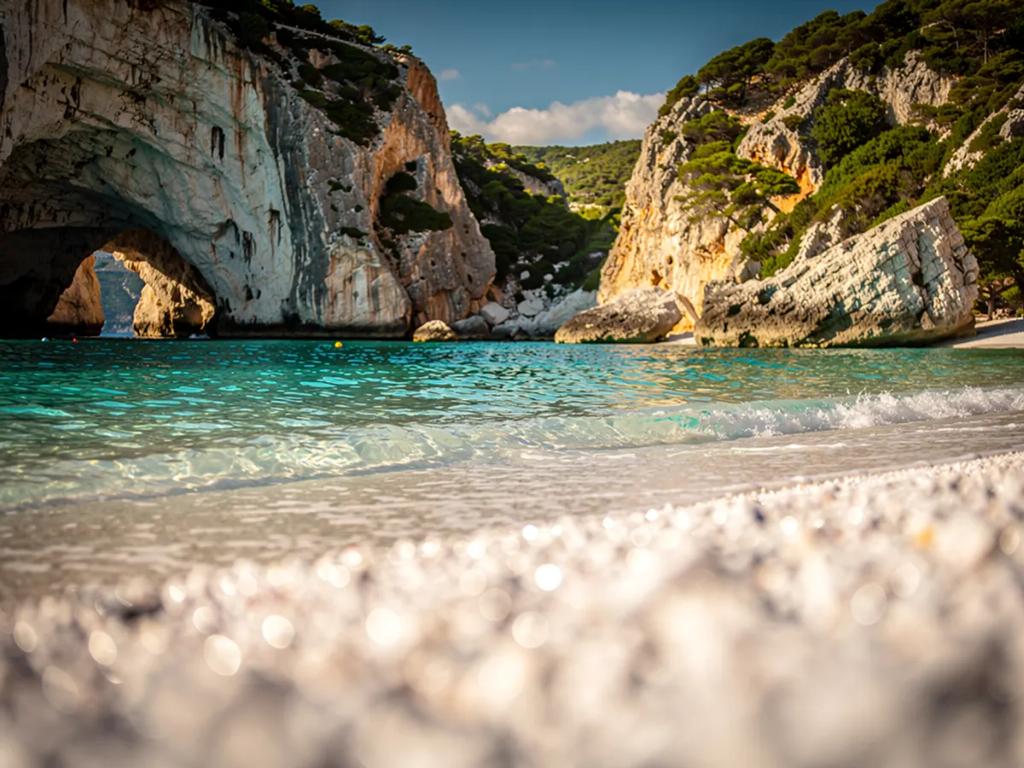 eSIM Sardinia - Prepaid-Reisedaten für Sardinia, Italien kaufen