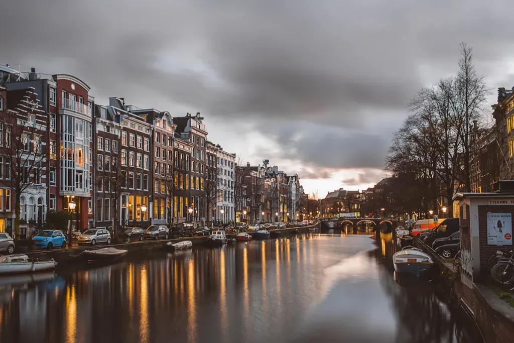 eSIM Eindhoven - Prepaid-Reisedaten für Eindhoven, Niederlande kaufen